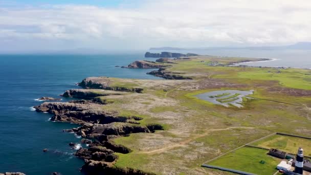 アイルランドのドニゴール州トーリー島の美しい崖 — ストック動画