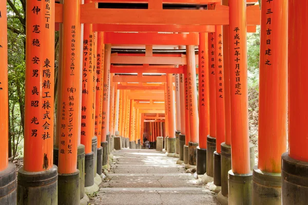 Santuário de Xintoísmo famoso de Fushimi Inari Taisha — Fotografia de Stock