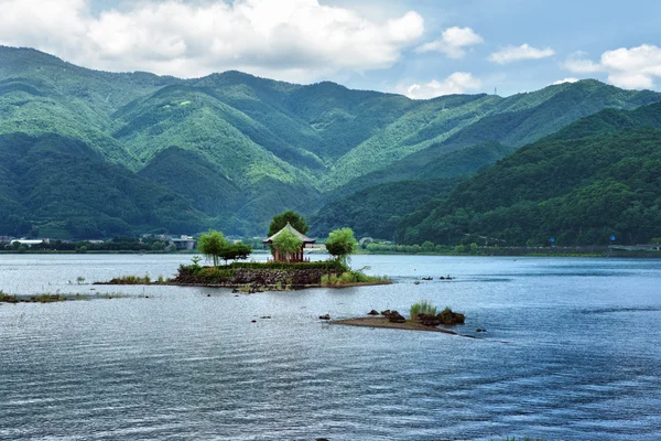 Gazebo nel lago — Foto Stock