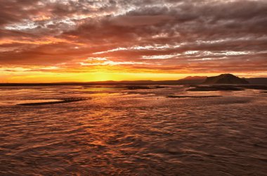Okyanusun üzerinde gün batımı