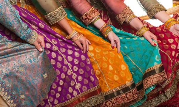 Bollywood dansçıları elbise