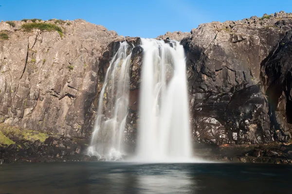 Isländischer Wasserfall — Stockfoto