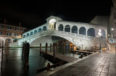 Rialto Köprüsü