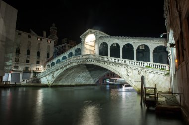 Rialto Köprüsü