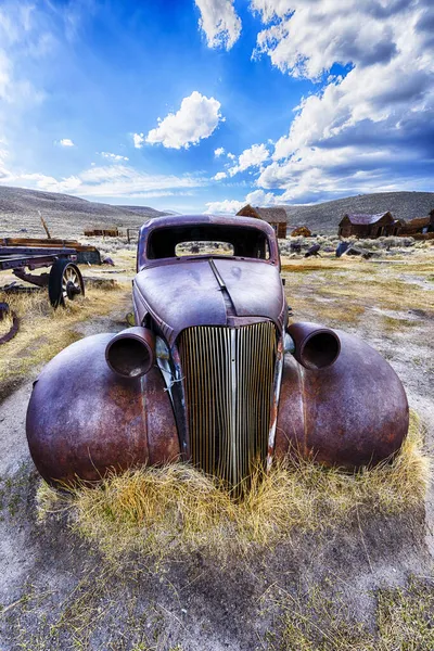 Naufragio Antiguo Coche Oxidado Una Ciudad Fantasma Bodie Bodie Monumento — Foto de Stock