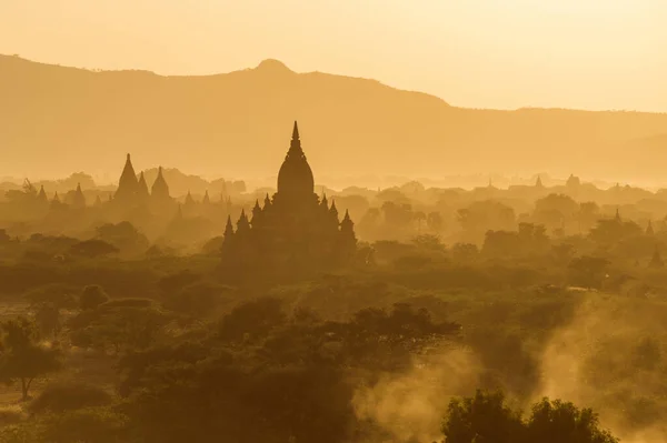 Sol Pone Sobre Las Viejas Pagodas Una Antigua Ciudad Bagan —  Fotos de Stock