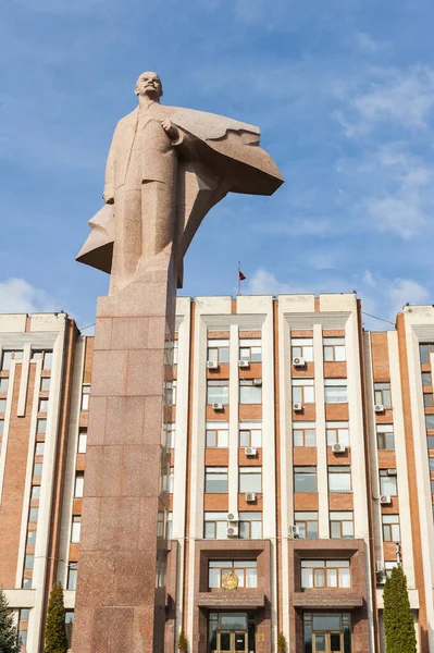 Tiraspol Transnistria October 2015 Transnistria Parliament Building Statue Vladimir Leninr — Stock Fotó
