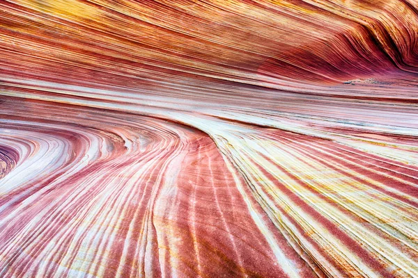 コヨーテ ブッツ北の素晴らしい鮮やかな渦巻く石化した砂丘砂岩の形成です アリゾナ州のパリアキャニオン 朱色の崖の荒野で見ることができます アメリカ — ストック写真