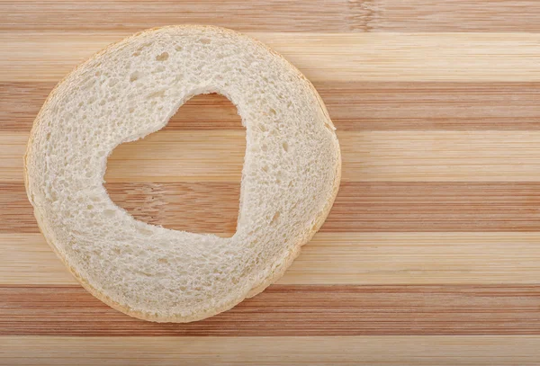 Rebanada de pan de trigo con corazón —  Fotos de Stock