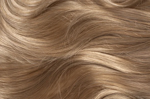 dalgalı sarı saçlı