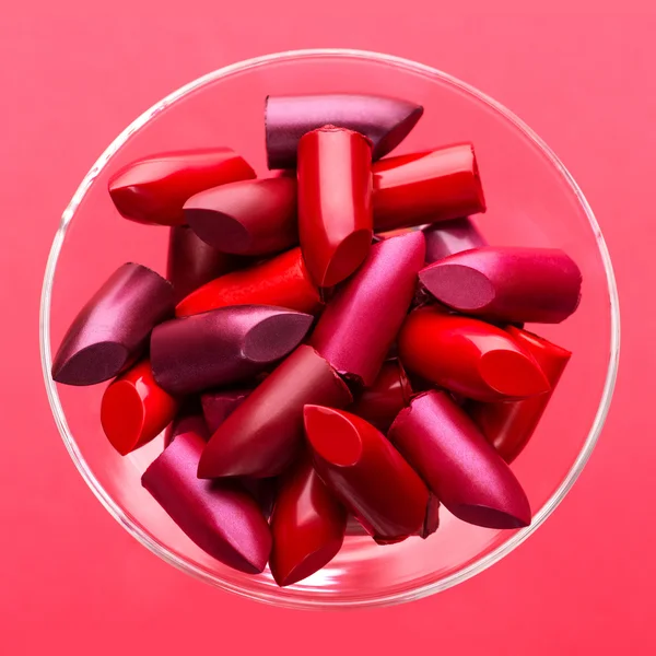 Variation de la couleur du rouge à lèvres dans un verre — Photo