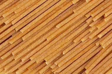 İntegraller beyaz üzerine makarna.