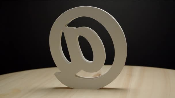 Symbole Mail Déplaçant Sur Une Plaque Tournante — Video