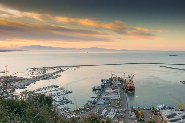 サレルノ忙しい港、イタリア ストック画像