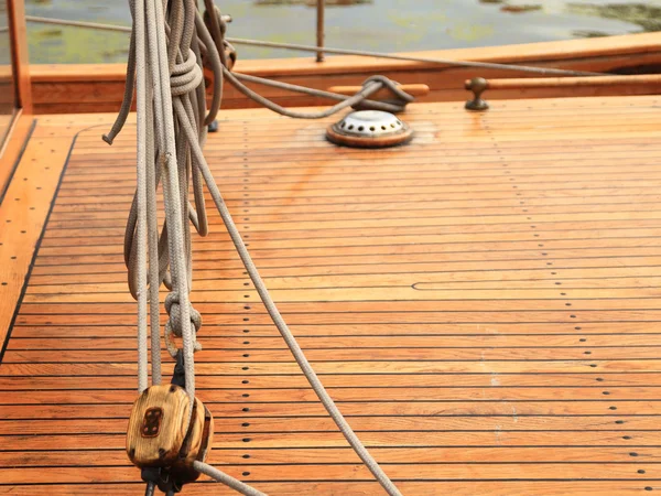 Ship rigging on old yacht — Stock Photo, Image