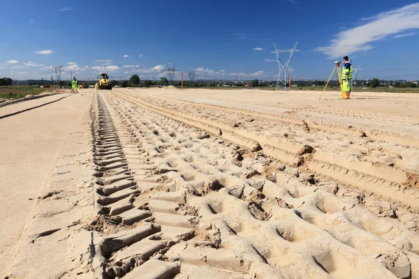 Builder's level - construction site by theodolite level transit — Stock Photo, Image