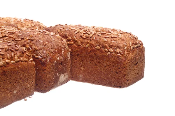 Brot auf weißem Hintergrund stapeln — Stockfoto