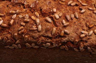 Beyaz arkaplanda ekmek