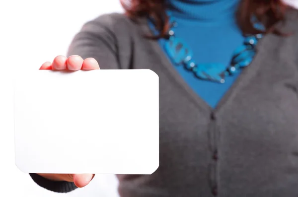 Бланк визитки в женской руке — стоковое фото