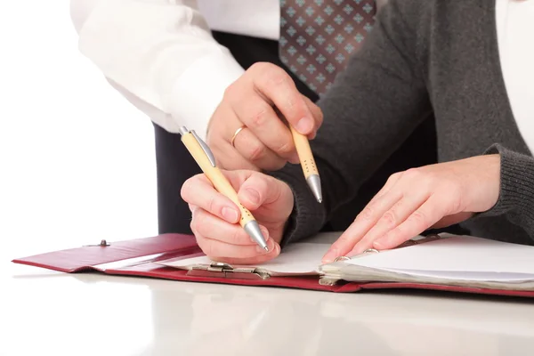 Vrouw en man in het grijs schrijven met pen op papier. zakenvrouw tekenen. geïsoleerd op witte achtergrond — Stockfoto