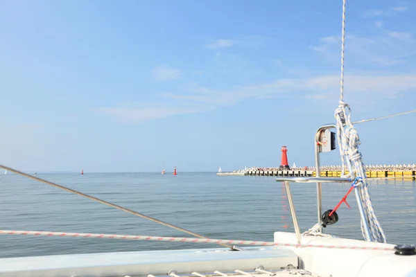 Jacht Baltische vuurtoren zee in gdansk, Polen — Stockfoto