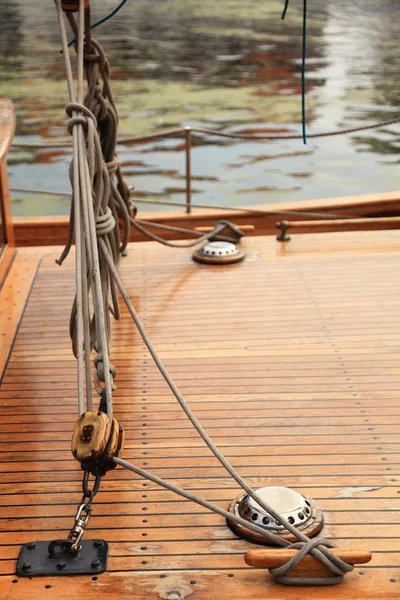 Ship rigging on old yacht — Stock Photo, Image