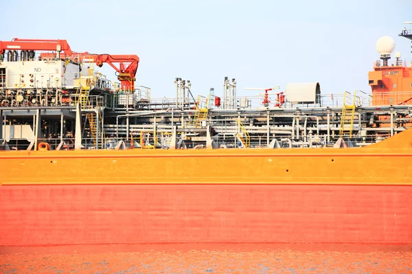 Gas-carrier voor het laden van de operatie in de haven — Stockfoto