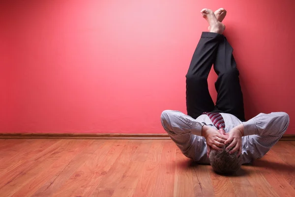 Men lying in the floor — Stock Photo, Image