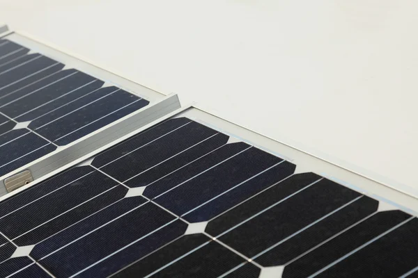 Paneles fotovoltaicos - concepto de energía solar — Foto de Stock