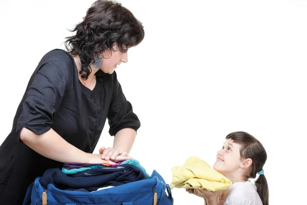 Mujer e hija repletas de ropa y bolso de hombro — Foto de Stock