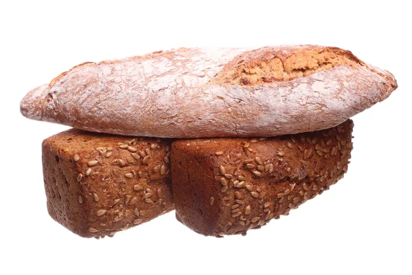 Stapel brood op een witte achtergrond — Stockfoto