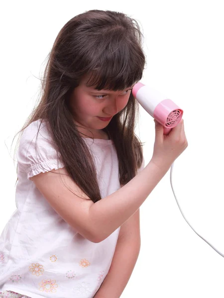 Kind Mädchen trocknet Haare — Stockfoto