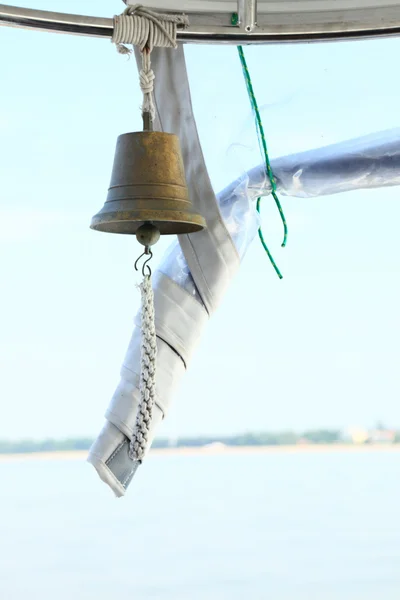 Bell op het schip sport zeilen — Stockfoto