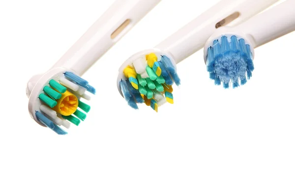 Elektrikli diş fırçası beyaza izole edildi