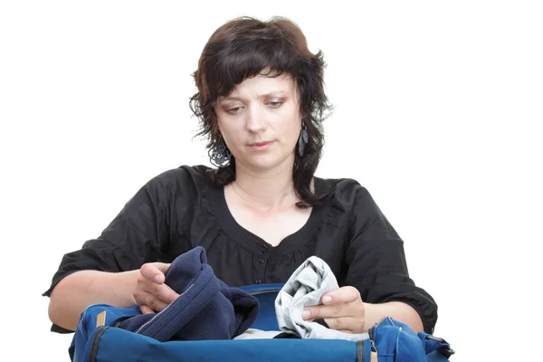 Vrouw gepropt vol kleren en schoudertas geïsoleerd — Stockfoto