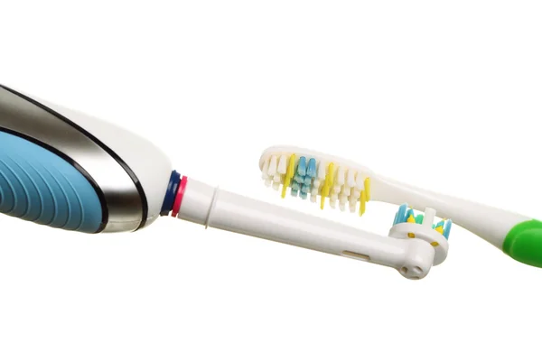 Elektrikli diş fırçası beyaza izole edildi