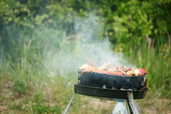 Bonfire campfire fire Flames grilling steak BBQ — Stock Photo, Image