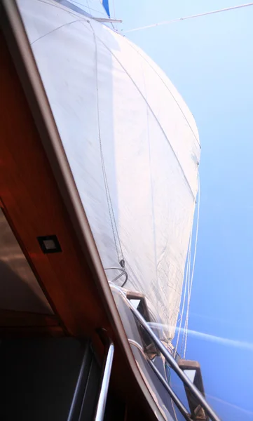 Boot Bullauge Segelboot Blick blau Ozean Meer Himmel Segel — Stockfoto