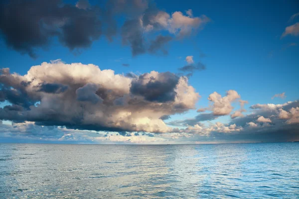 Blauwe zee hemel, storm, tempest — Stockfoto