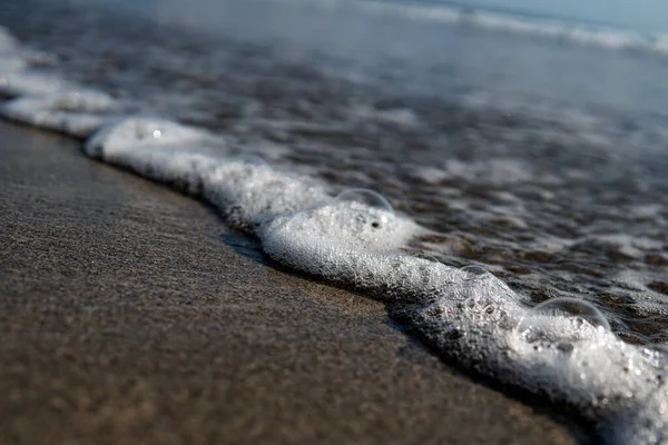 Fehér hab a parton, bali strand — Stock Fotó