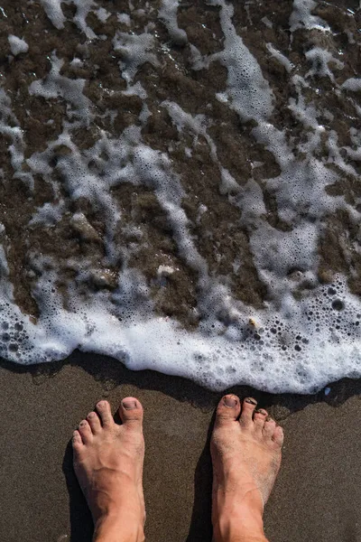 Ayaklarını kuma yakın tut.