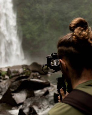 Operatör şelaleyi vuruyor..