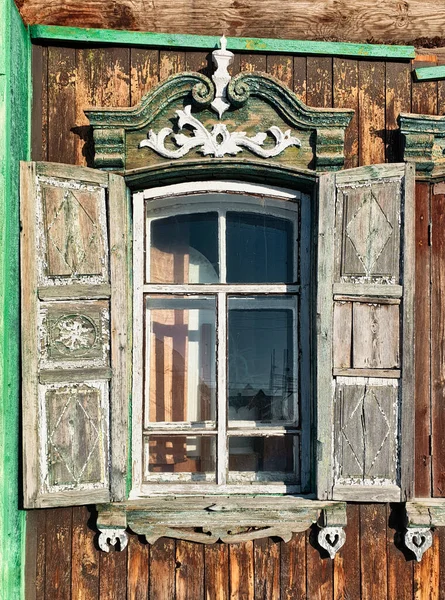 Vyřezávané Destičky Starých Dřevěných Oken — Stock fotografie