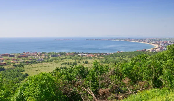 Zonnige strand en nessebar bekijken van hoge — Stockfoto