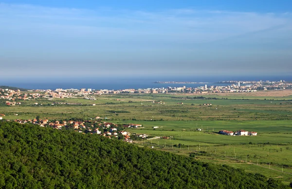 Sunny beach resort dağdan göster — Stok fotoğraf