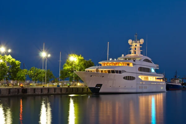 Luxury yacht in the port — Stock Photo, Image