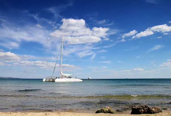 Catamaran near to the coast — Stock Photo, Image