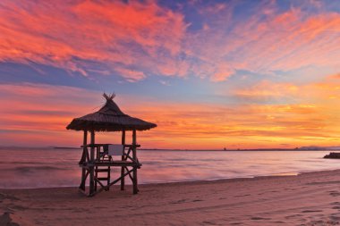 Sahilde güzel bir gün batımı