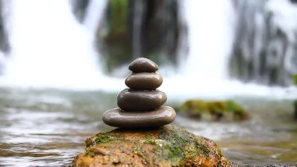 Zen kő és vízesés