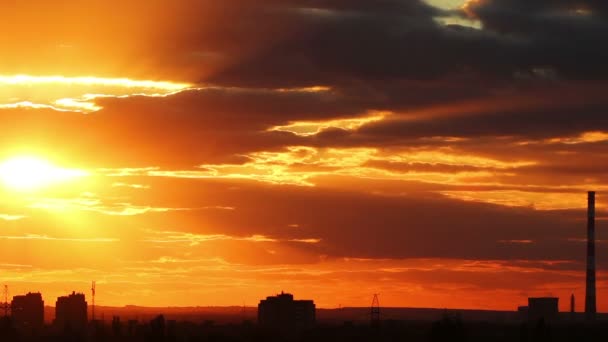 Puesta de sol en la ciudad — Vídeo de stock